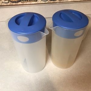 Rubbermaid 2qt. Plastic Pitchers set of 2